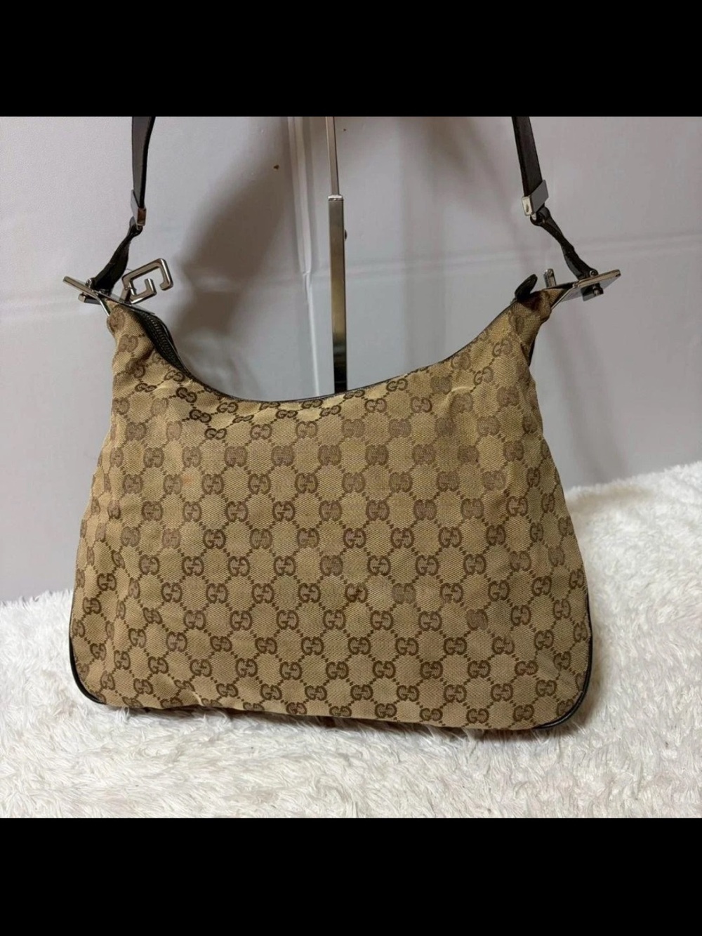 Gucci Beige GG Canvas Hobo Bag with Green-Red Trim - Picture 2 of 11